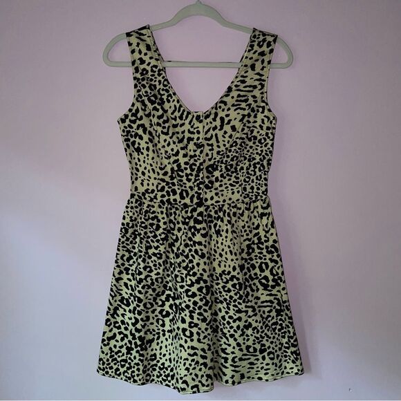 NEW Francesca's Mini Cocktail Dress S Leopard Print Fit & Flare Cut Out V Neck - Picture 1 of 8
